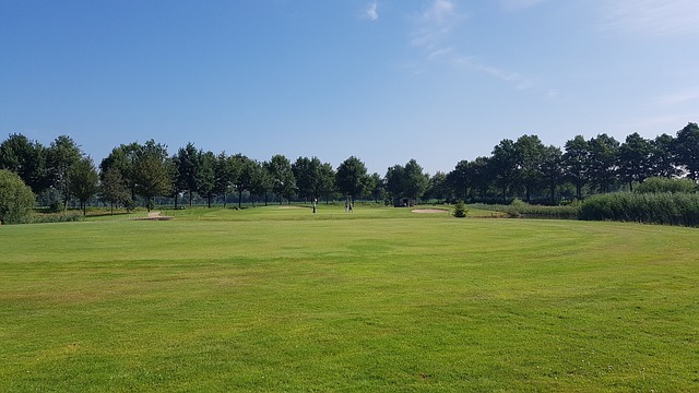 Solskinsdage på golfbanen: Optimer dit spil med korrekte solbriller