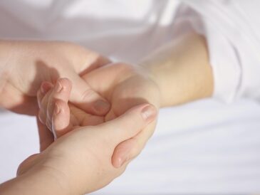 Glødende hud og indre ro: Fordelene ved at inkludere massage i plejen