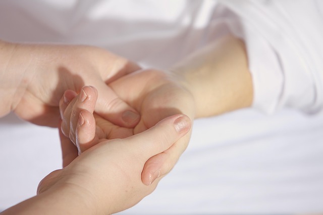 Glødende hud og indre ro: Fordelene ved at inkludere massage i plejen